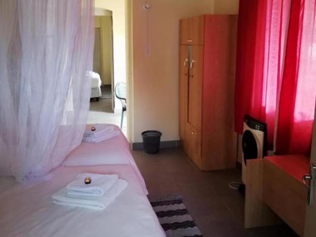The Farmhouse Boutique Guesthouse And Beergarden Cc Outjo Εξωτερικό φωτογραφία