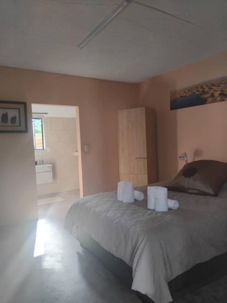 The Farmhouse Boutique Guesthouse And Beergarden Cc Outjo Εξωτερικό φωτογραφία